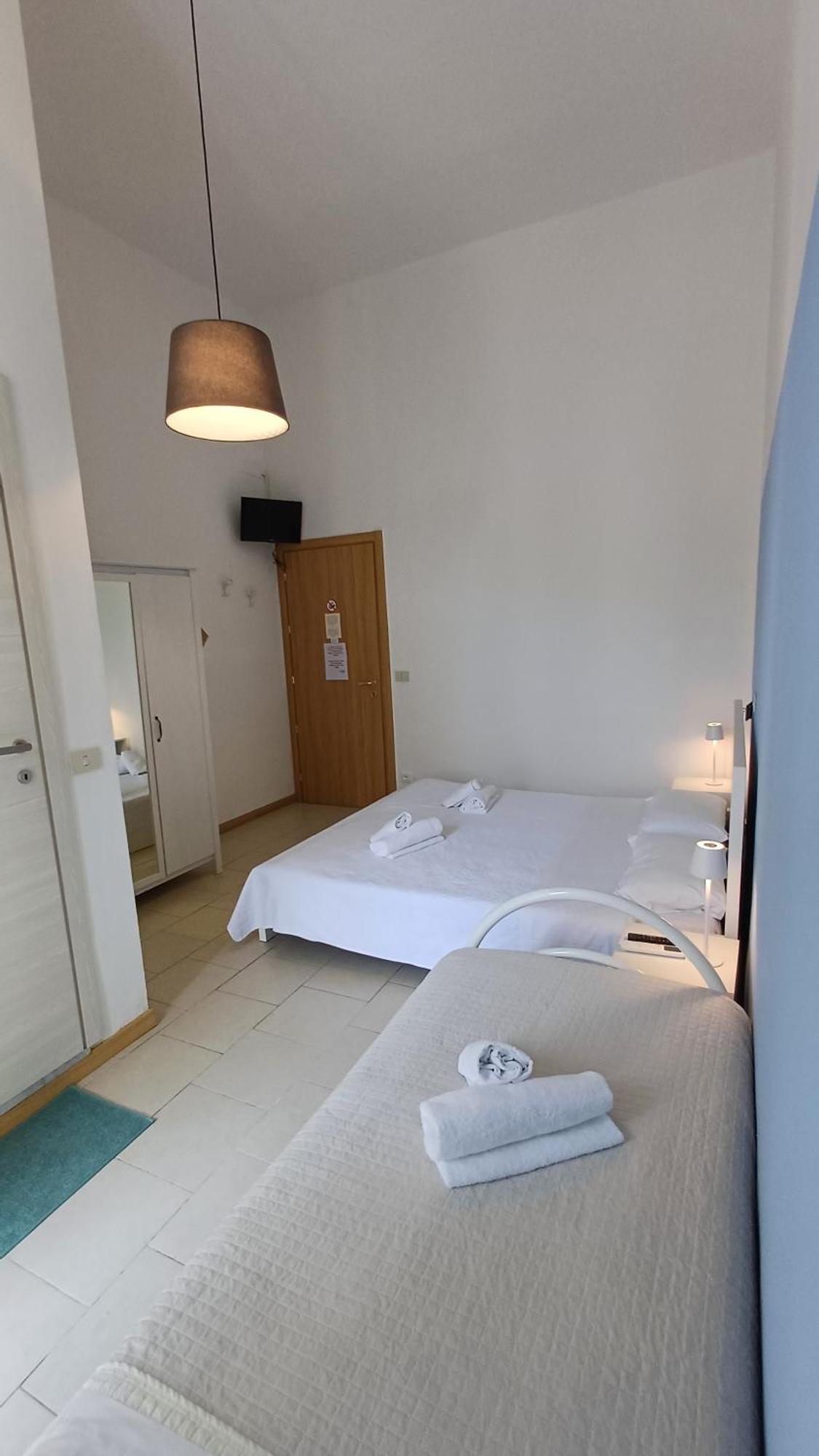 Hotel Canarco Viareggio Bagian luar foto