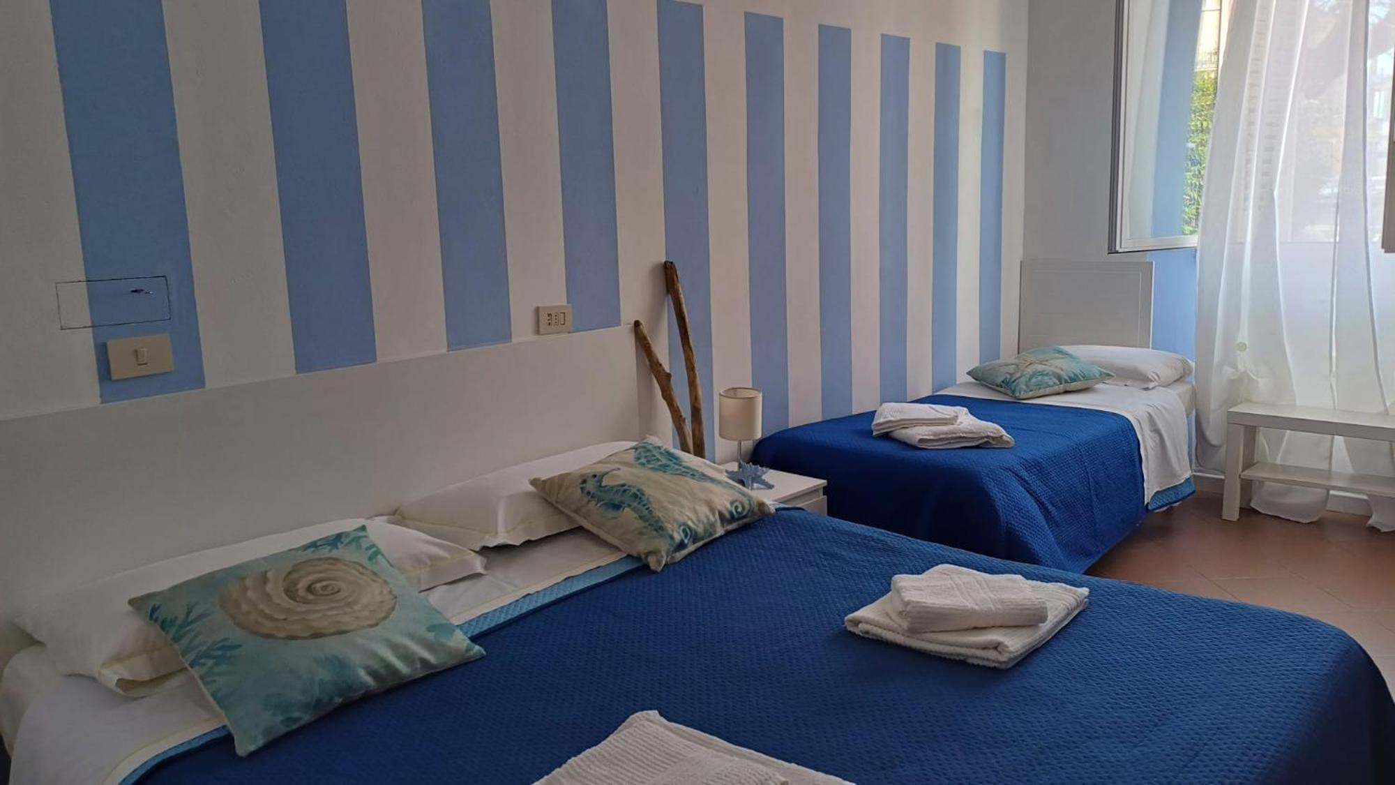 Hotel Canarco Viareggio Bagian luar foto